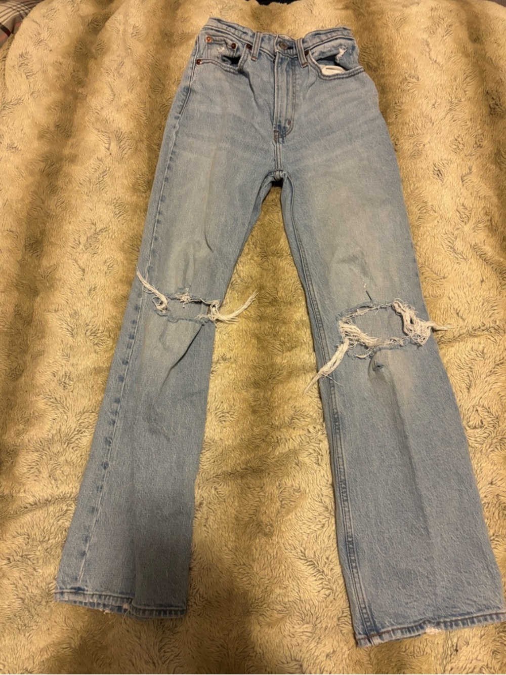 Abercrombie & Fitch High Rise Relaxed Jean - 24